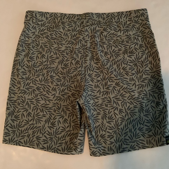 Roundtree & Yorke Performance Men’s Gray Pattern Flat Front Shorts Size 40 - Picture 6 of 9